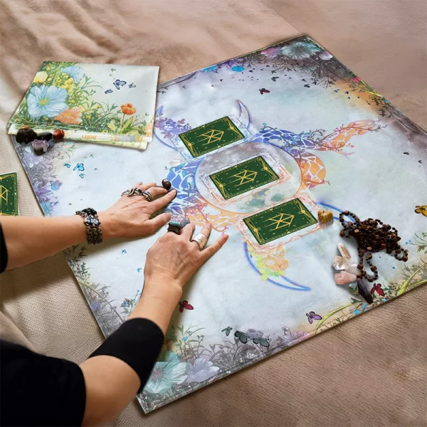 Velvet Tarot Card Tablecloth Serpentine Tablecloth Colorful Velvet Tablecloth Past Present Future Card Interpretation Ceremony Cloth (4)