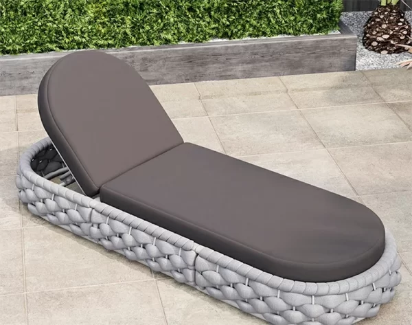 Outdoor lounge chairs, beach chairs, courtyard furniture (2)