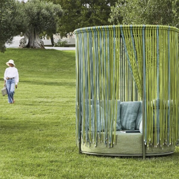 Outdoor scenic area, garden, sofa, large lying bed (5)