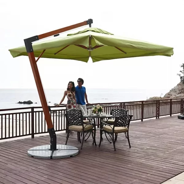 Resort outdoor swimming pool, large sun umbrella (11)