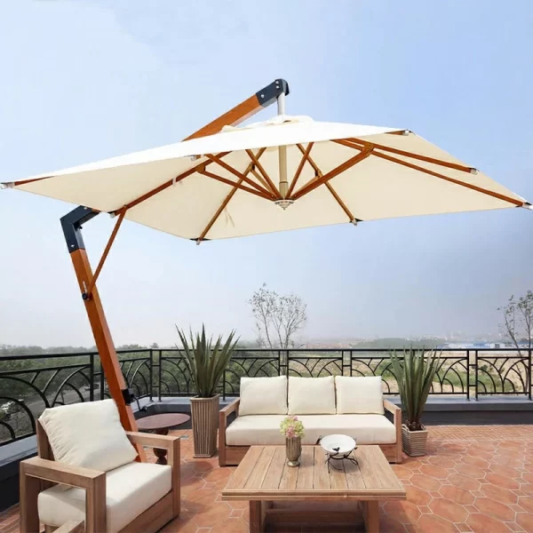 Resort outdoor swimming pool, large sun umbrella (12)