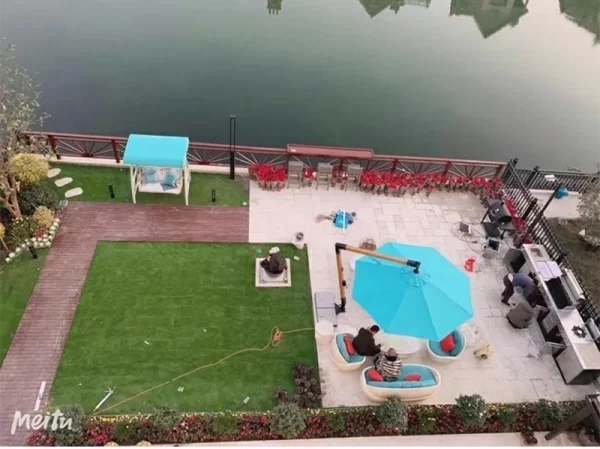 Resort outdoor swimming pool, large sun umbrella (27)