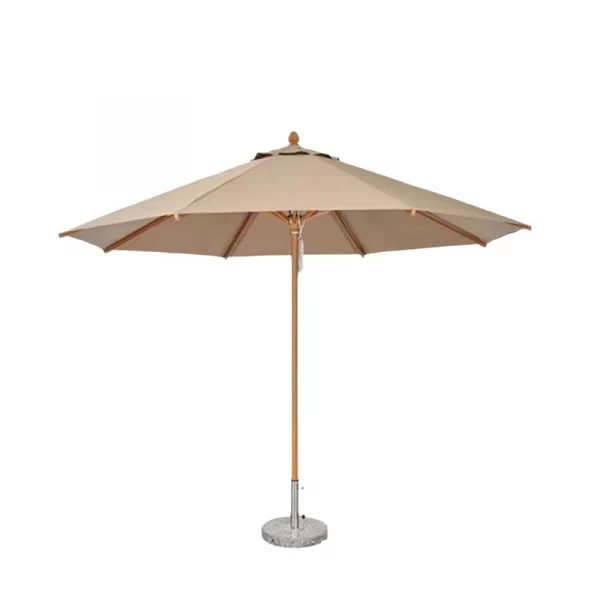 Resort outdoor swimming pool, large sun umbrella (4)